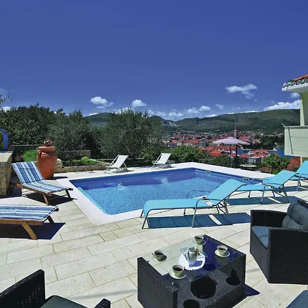 Lovely In With House Sea View